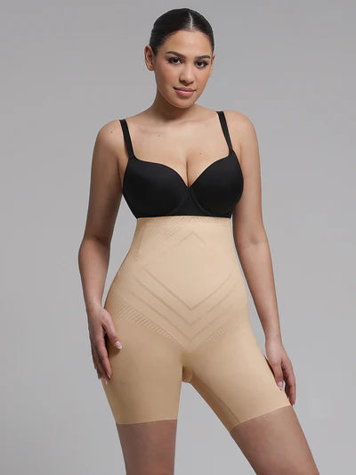 Un panty gaine taille haute de couleur chaire.