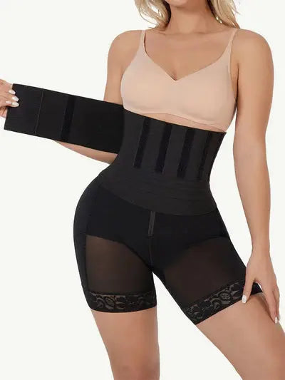 Un panty gainant de couleur noir qui permet de sculpter votre silhouette
