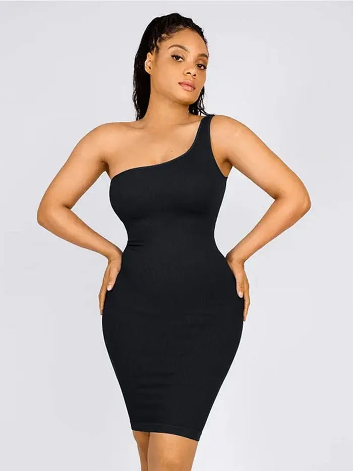 une robe gainante pour un effet ventre plat de couleur noir.